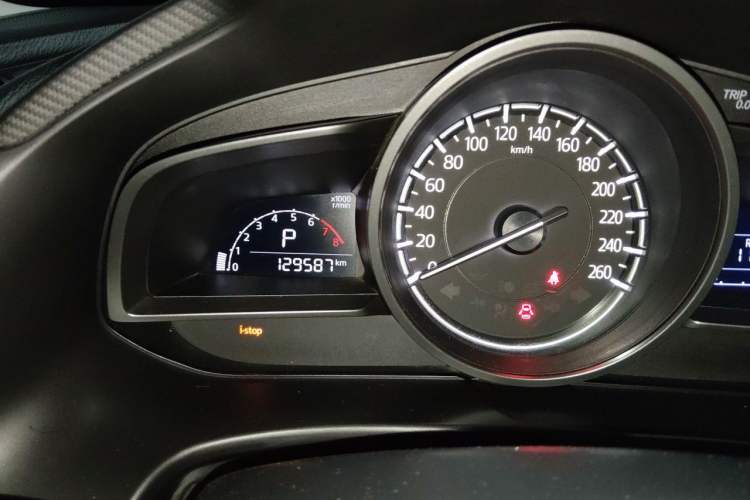 Used Mazda 3 Axela 2017 Sedan 1.5L Automatic Comfort Model Emission Standard China V Odometer Close Up