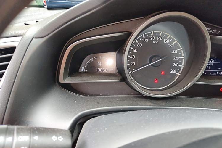 Used Mazda 3 Axela 2017 Sedan 1.5L Automatic Comfort Model Emission Standard China V Odometer Close Up