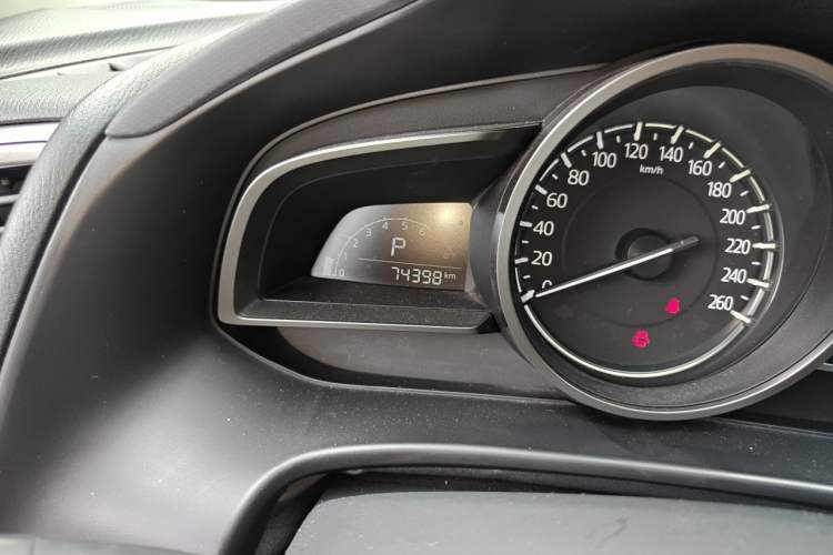 Used Mazda 3 Axela 2017 Sedan 1.5L Automatic Comfort Model Emission Standard China V Odometer Close Up