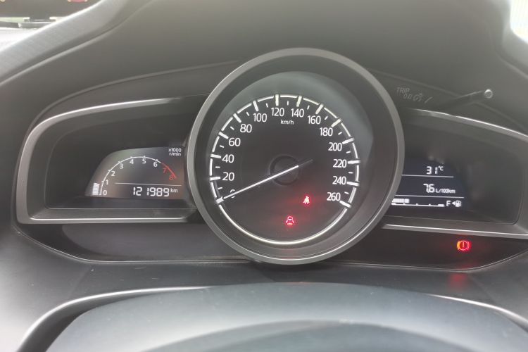 Used Mazda 3 Axela 2017 Sedan 1.5L Manual Comfort Model Emission Standard China V Odometer Close Up