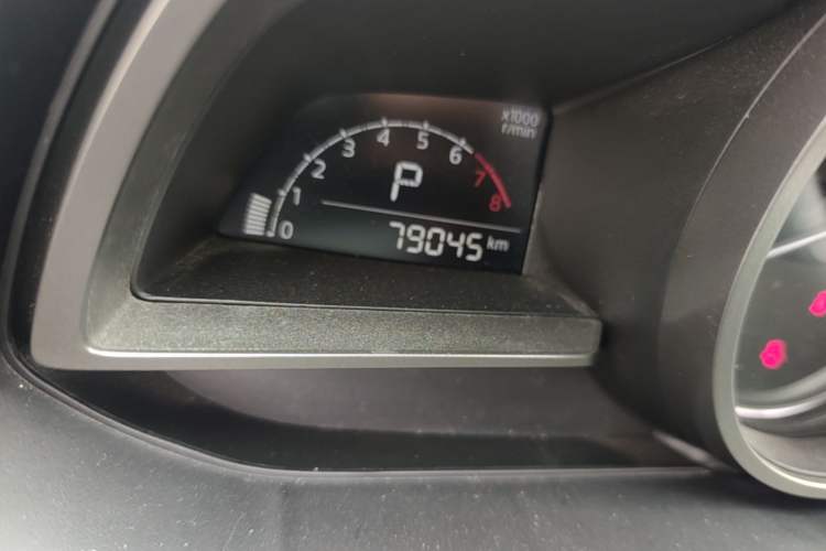 Used Mazda 3 Axela 2017 Sedan 1.5L Automatic Luxury Model Emission Standard China V Odometer Close Up