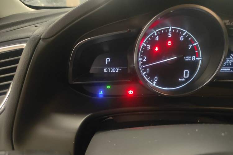 Used Mazda 3 Axela 2017 Hatchback 2.0L Automatic Sport Model China V Emission Standard Odometer Close Up
