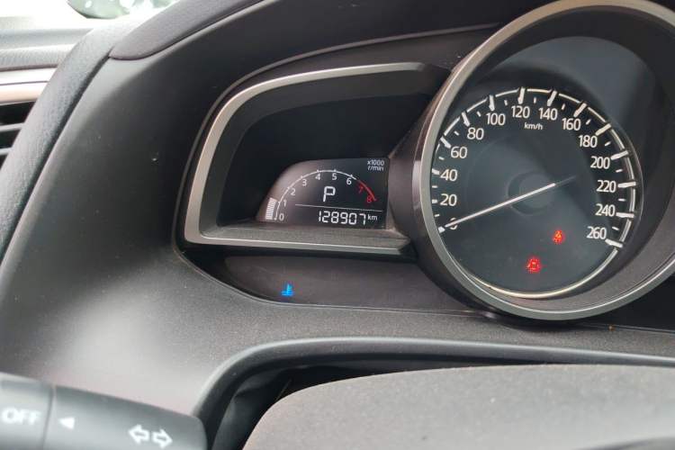 Used Mazda 3 Axela 2017 Sedan 1.5L Automatic Comfort Model Emission Standard China V Odometer Close Up