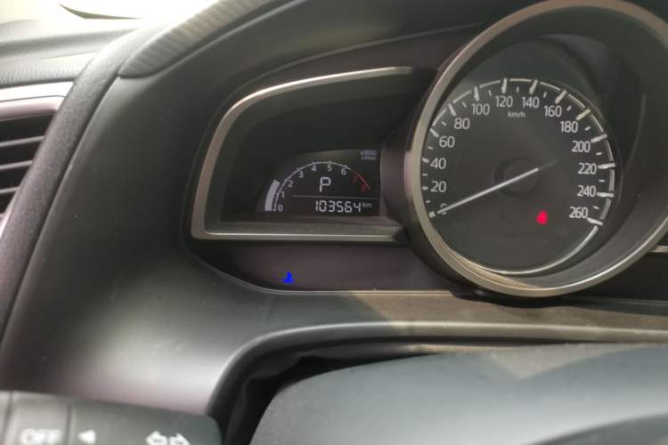 Used Mazda 3 Axela 2017 Sedan 1.5L Automatic Comfort Model Emission Standard China V Odometer Close Up