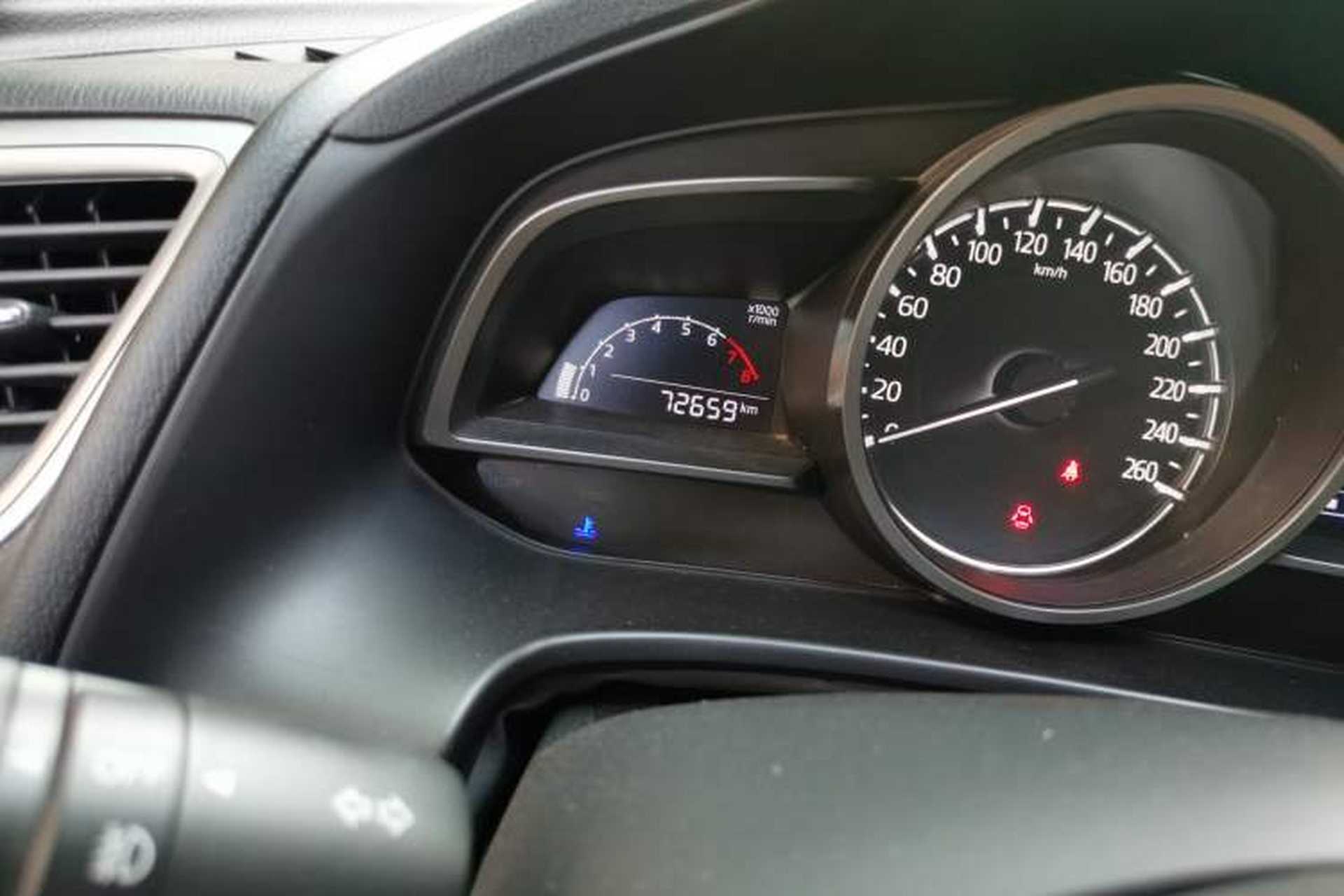 Used Mazda 3 Axela 2017 Sedan 1.5L Manual Luxury Model Emission Standard China V Odometer Close Up