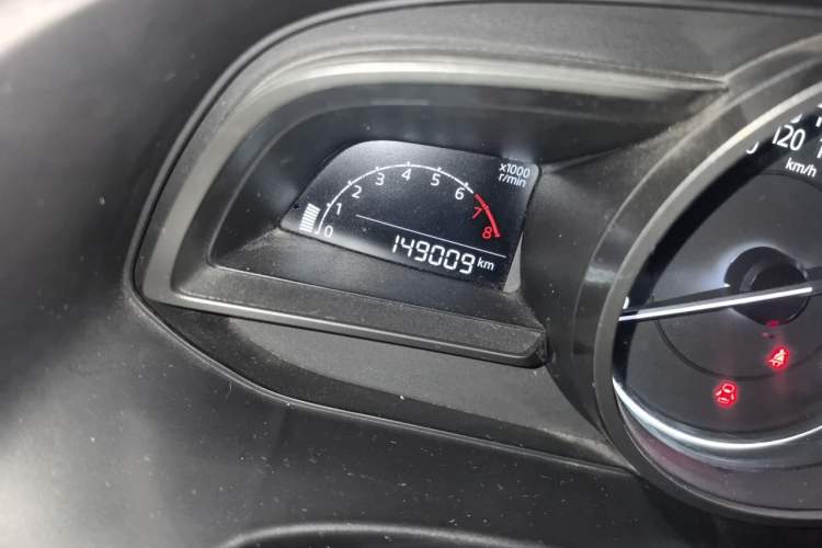 Used Mazda 3 Axela 2017 Sedan 1.5L Manual Comfort Model Emission Standard China V Odometer Close Up