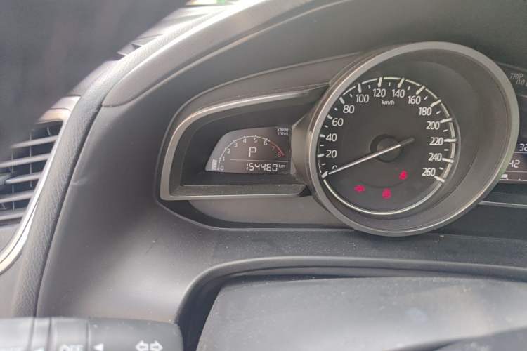 Used Mazda 3 Axela 2017 Sedan 1.5L Automatic Comfort Model Emission Standard China V Odometer Close Up