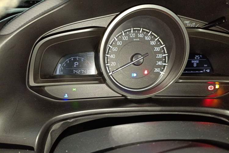 Used Mazda 3 Axela 2017 Sedan 1.5L Automatic Comfort Model Emission Standard China V Odometer Close Up