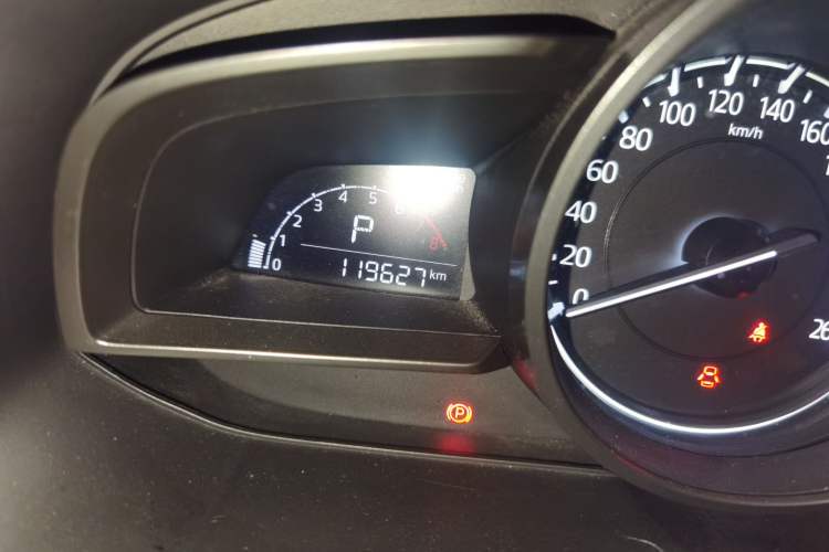 Used Mazda 3 Axela 2017 Sedan 1.5L Automatic Luxury Model Emission Standard China V Odometer Close Up