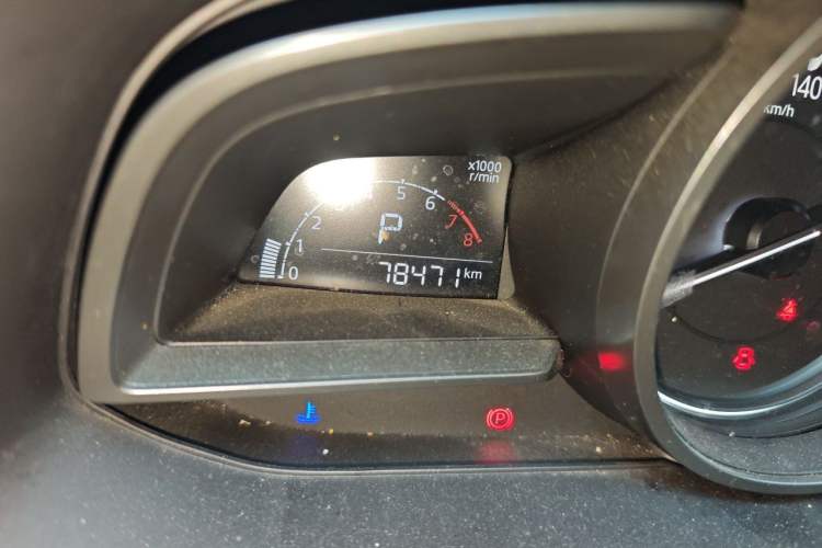 Used Mazda 3 Axela 2017 Sedan 1.5L Automatic Luxury Model Emission Standard China V Odometer Close Up