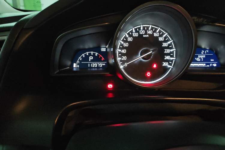 Used Mazda 3 Axela 2017 Sedan 1.5L Automatic Luxury Model Emission Standard China V Odometer Close Up
