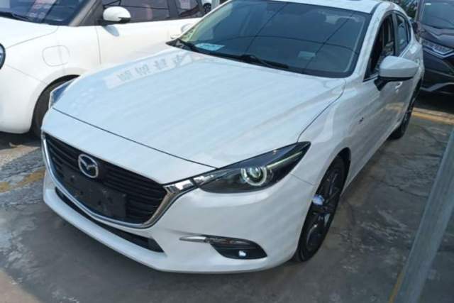 Used Mazda 3 Axela 2017 Hatchback 2.0L Automatic Sport Model China V Emission Standard