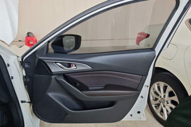 Used Mazda 3 Axela 2017 Sedan 2.0L Automatic Flagship Model China V Standard Right Front Door Interior
