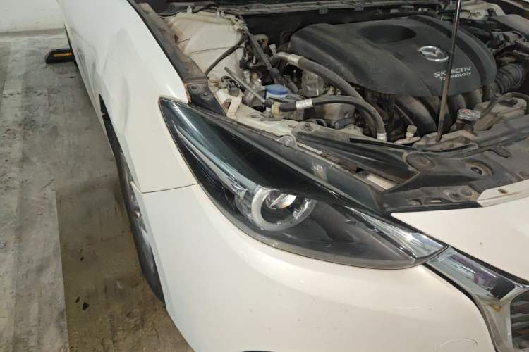 Used Mazda 3 Axela 2017 Sedan 1.5L Automatic Luxury Model Emission Standard China V Right Front Headlight