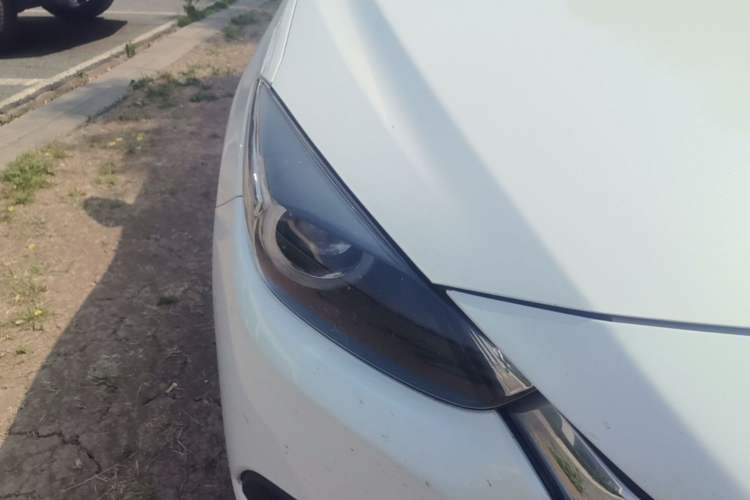 Used Mazda 3 Axela 2017 Hatchback 1.5L Automatic Luxury Model Emission Standard China V Right Front Headlight
