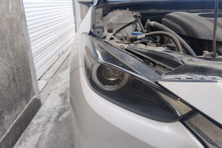 Used Mazda 3 Axela 2017 Sedan 1.5L Automatic Luxury Model Emission Standard China V Right Front Headlight