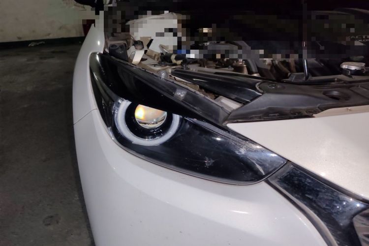 Used Mazda 3 Axela 2017 Sedan 1.5L Automatic Luxury Model Emission Standard China V Right Front Headlight