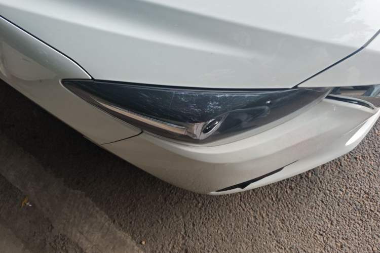 Used Mazda 3 Axela 2017 Sedan 1.5L Automatic Luxury Model Emission Standard China V Right Front Headlight