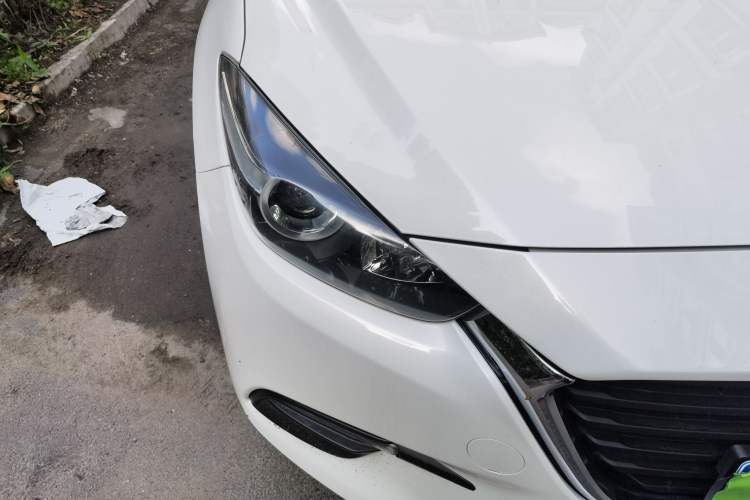 Used Mazda 3 Axela 2017 Sedan 1.5L Automatic Comfort Model Emission Standard China V Right Front Headlight