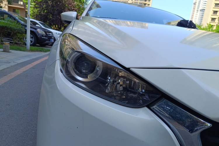 Used Mazda 3 Axela 2017 Sedan 1.5L Manual Comfort Model China VI Standard Right Front Headlight