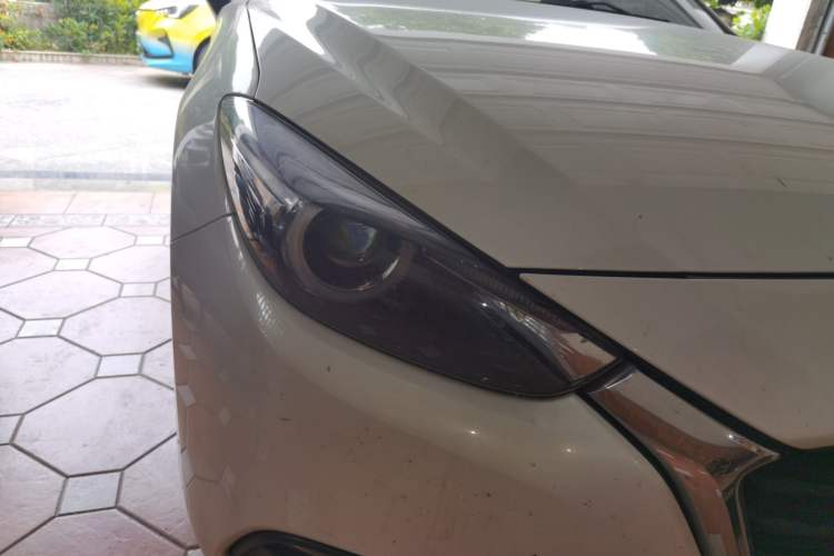 Used Mazda 3 Axela 2017 Sedan 1.5L Automatic Luxury Model Emission Standard China V Right Front Headlight