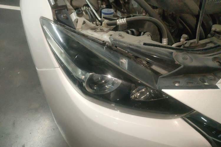 Used Mazda 3 Axela 2017 Sedan 1.5L Automatic Comfort Model Emission Standard China V Right Front Headlight