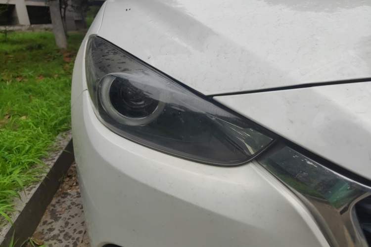 Used Mazda 3 Axela 2017 Sedan 1.5L Automatic Luxury Model Emission Standard China V Right Front Headlight