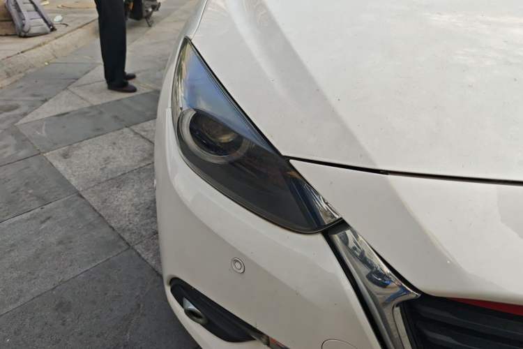 Used Mazda 3 Axela 2017 Sedan 1.5L Automatic Luxury Model Emission Standard China V Right Front Headlight
