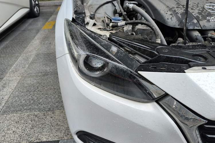 Used Mazda 3 Axela 2017 Hatchback 2.0L Automatic Luxury Model Emission Standard China V Right Front Headlight