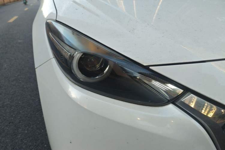 Used Mazda 3 Axela 2017 Sedan 1.5L Automatic Luxury Model Emission Standard China V Right Front Headlight