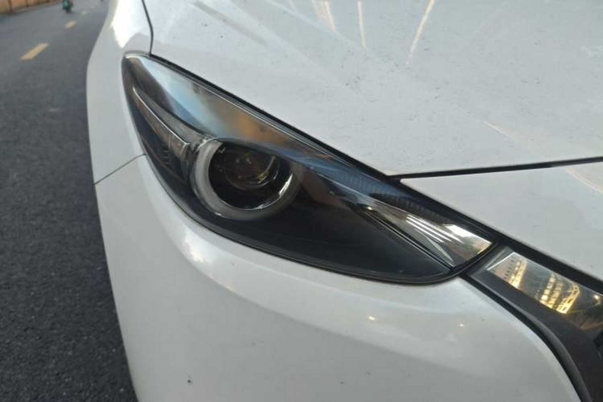 Used Mazda 3 Axela 2017 Sedan 1.5L Automatic Luxury Model Emission Standard China V Right Front Headlight
