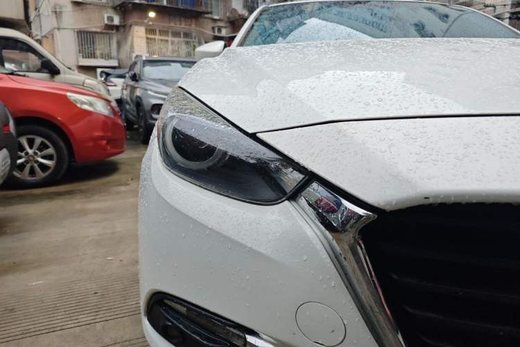 Used Mazda 3 Axela 2017 Sedan 1.5L Automatic Luxury Model Emission Standard China V Right Front Headlight