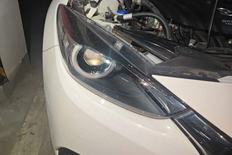Used Mazda 3 Axela 2017 Sedan 1.5L Automatic Luxury Model Emission Standard China V Right Front Headlight