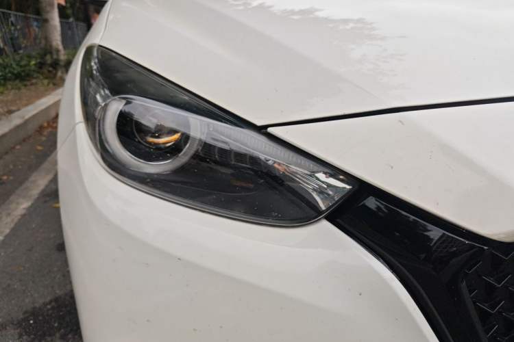Used Mazda 3 Axela 2017 Sedan 2.0L Automatic Prestige Model China VI Standard Right Front Headlight