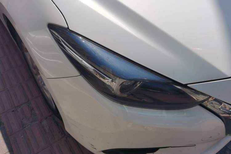 Used Mazda 3 Axela 2017 Sedan 1.5L Automatic Luxury Model Emission Standard China V Right Front Headlight