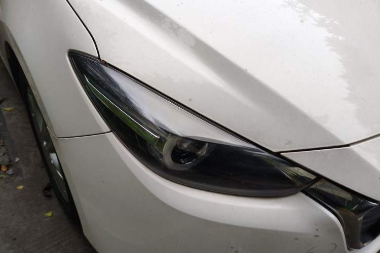 Used Mazda 3 Axela 2017 Sedan 1.5L Automatic Luxury Model Emission Standard China V Right Front Headlight