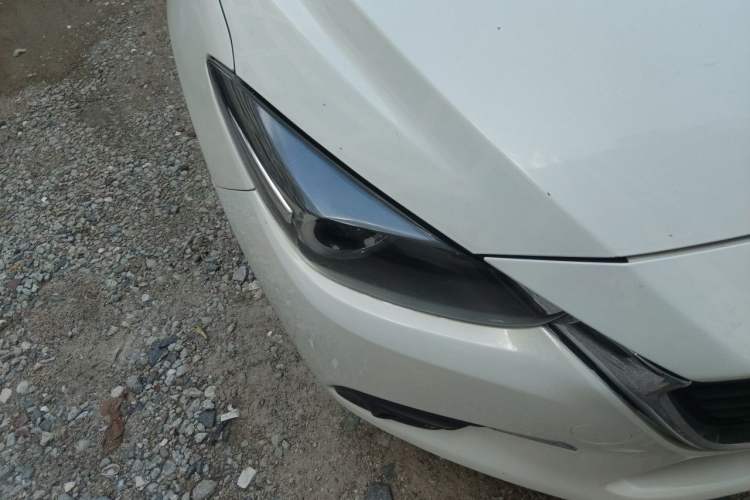 Used Mazda 3 Axela 2017 Sedan 1.5L Automatic Luxury Model Emission Standard China V Right Front Headlight