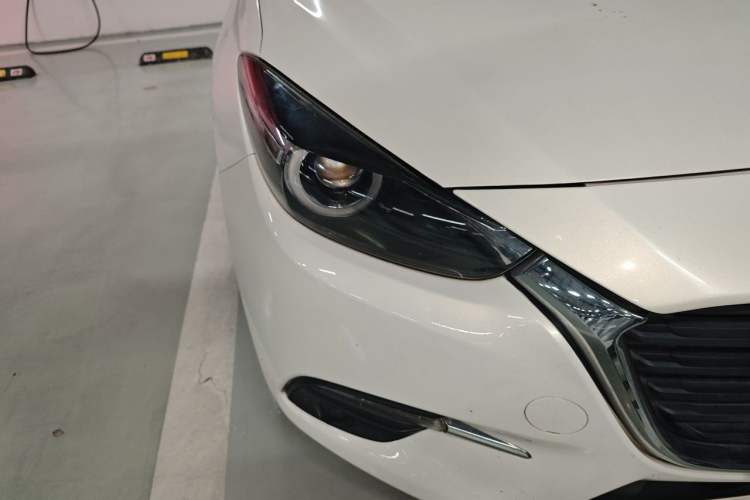 Used Mazda 3 Axela 2017 Sedan 1.5L Automatic Luxury Model Emission Standard China V Right Front Headlight