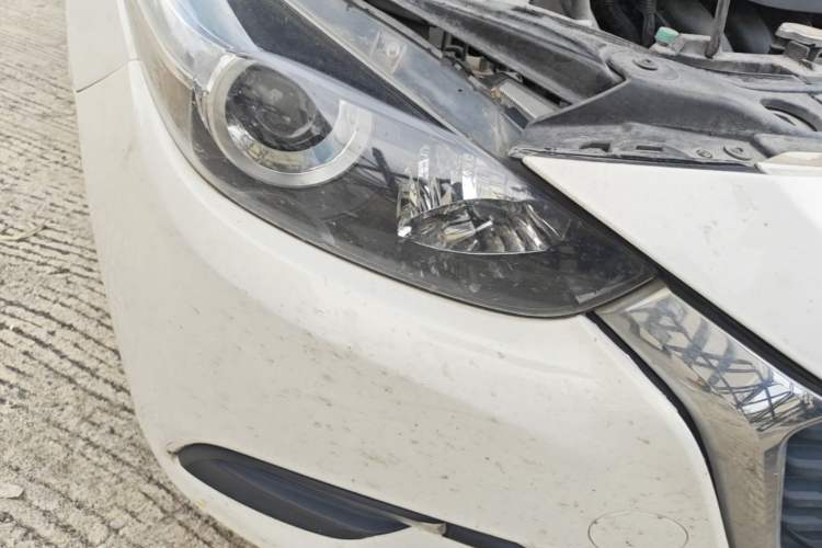 Used Mazda 3 Axela 2017 Hatchback 1.5L Automatic Comfort Model Emission Standard China V Right Front Headlight