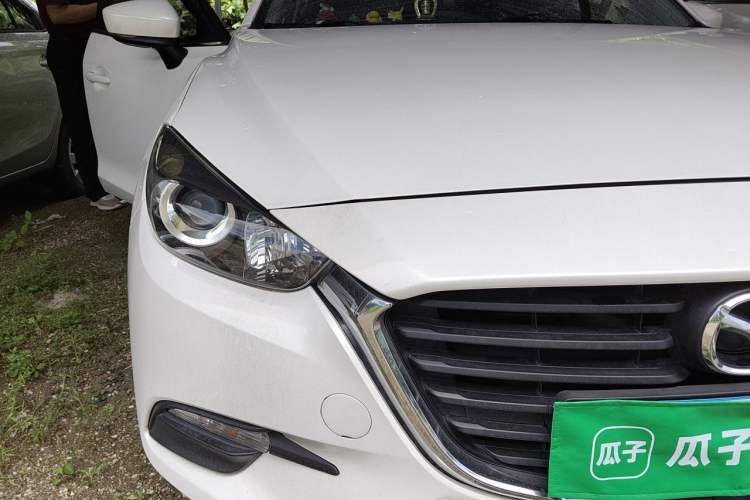 Used Mazda 3 Axela 2017 Sedan 1.5L Automatic Comfort Model Emission Standard China V Right Front Headlight