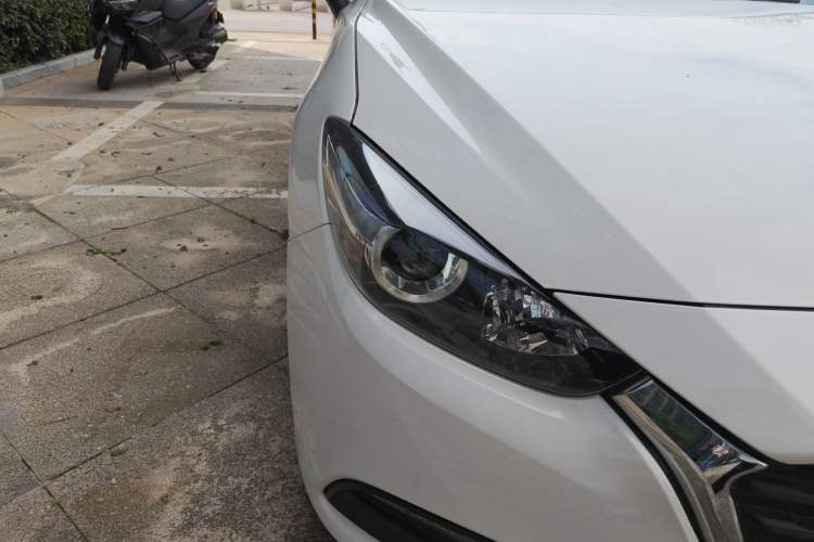 Used Mazda 3 Axela 2017 Sedan 1.5L Automatic Comfort Model Emission Standard China V Right Front Headlight