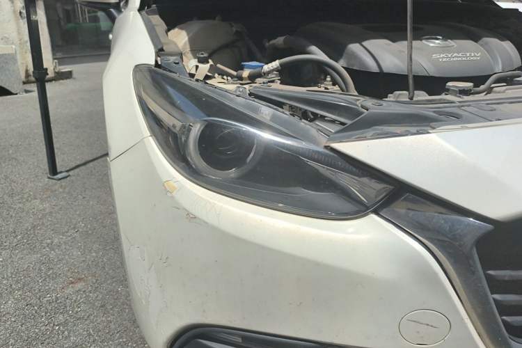 Used Mazda 3 Axela 2017 Sedan 1.5L Automatic Luxury Model Emission Standard China V Right Front Headlight
