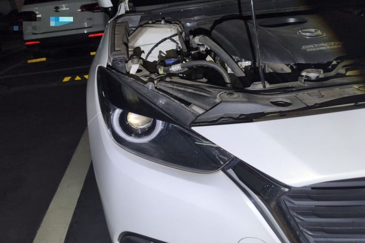 Used Mazda 3 Axela 2017 Hatchback 1.5L Automatic Luxury Model Emission Standard China V Right Front Headlight