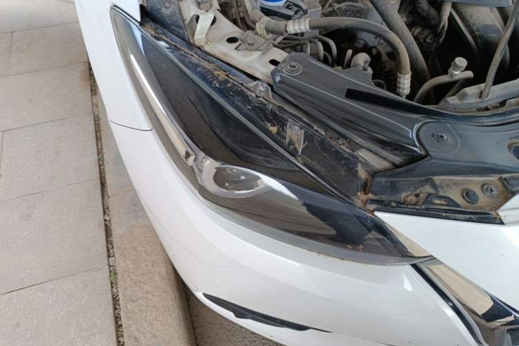 Used Mazda 3 Axela 2017 Sedan 1.5L Automatic Luxury Model Emission Standard China V Right Front Headlight