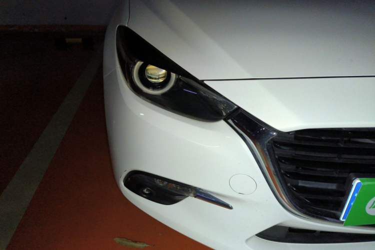 Used Mazda 3 Axela 2017 Hatchback 2.0L Automatic Luxury Model China VI Standard Right Front Headlight