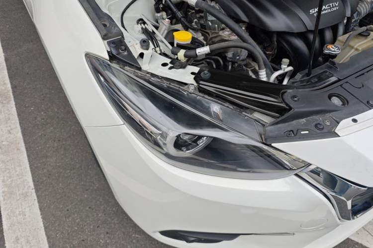 Used Mazda 3 Axela 2017 Sedan 1.5L Automatic Luxury Model Emission Standard China V Right Front Headlight