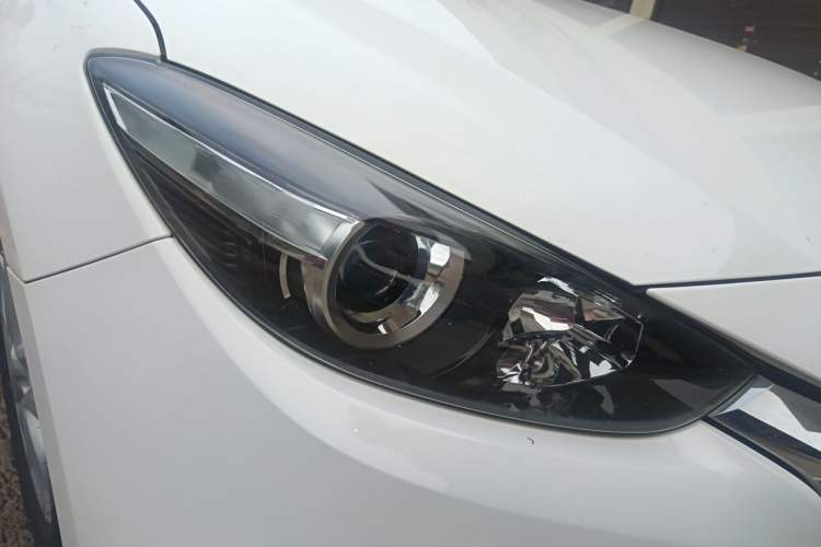 Used Mazda 3 Axela 2017 Sedan 1.5L Automatic Comfort Model China VI Standard Right Front Headlight