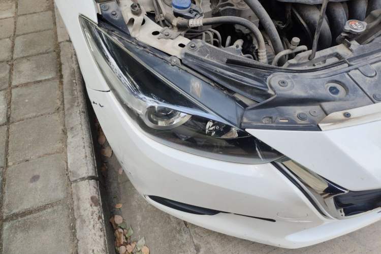 Used Mazda 3 Axela 2017 Sedan 1.5L Automatic Comfort Model Emission Standard China V Right Front Headlight