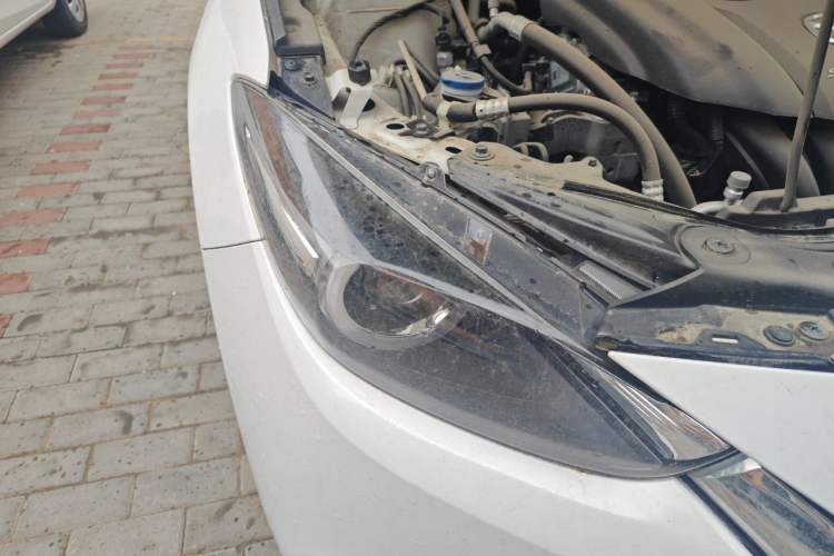 Used Mazda 3 Axela 2017 Hatchback 1.5L Automatic Luxury Model Emission Standard China V Right Front Headlight