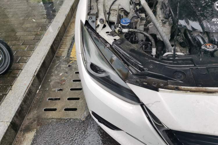 Used Mazda 3 Axela 2017 Sedan 1.5L Automatic Luxury Model China VI Standard Right Front Headlight